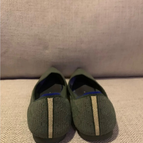 Rothys EUC Retired Green Safari Size 9 - Picture 4 of 5